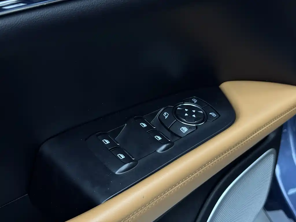 Voyager 2021 2.7T 4WD Presidential Edition купить на сайте DeffCars