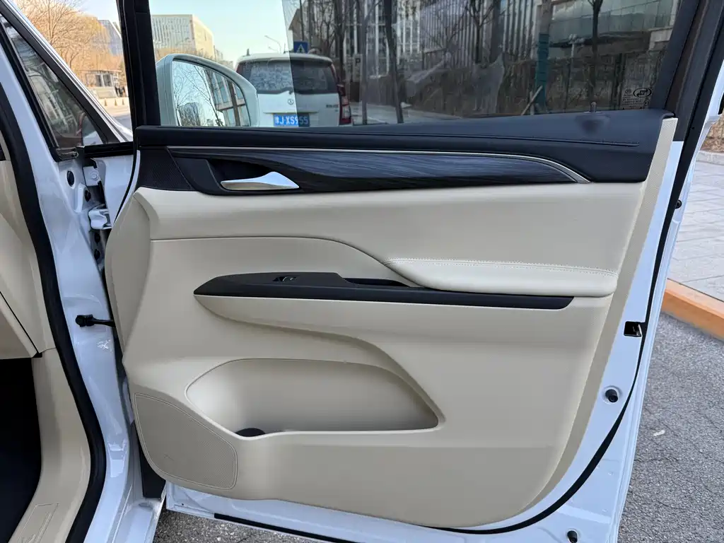 Buick GL8 2023 ES Lu Zun Exclusive Model купить на сайте DeffCars