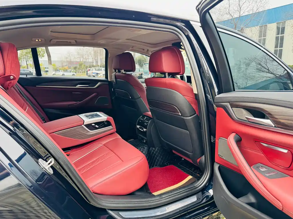 BMW 5 Series 2021 Facelift 530Li Exclusive Luxury Package купить на сайте DeffCars