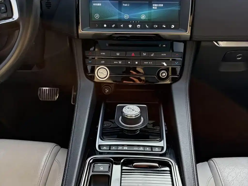 Jaguar F-PACE 2016 3.0 SC four-wheel drive S high-performance version купить на сайте DeffCars