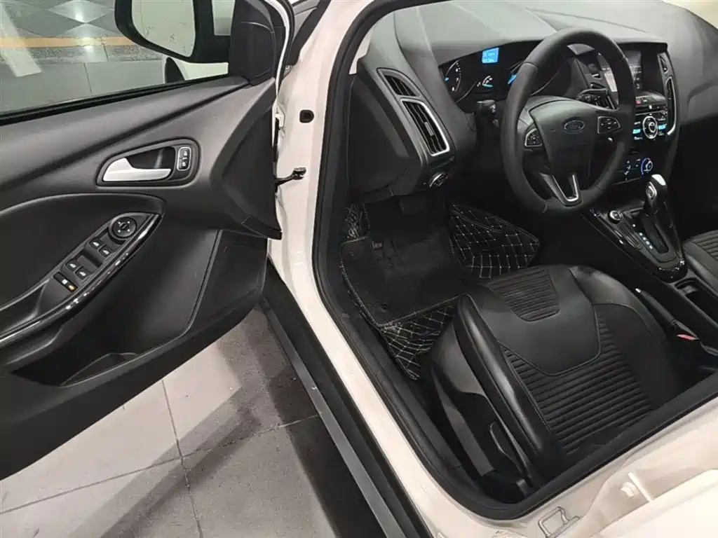 Focus 2018 hatchback classic 1.6L automatic stylish smart mobility version купить на сайте DeffCars