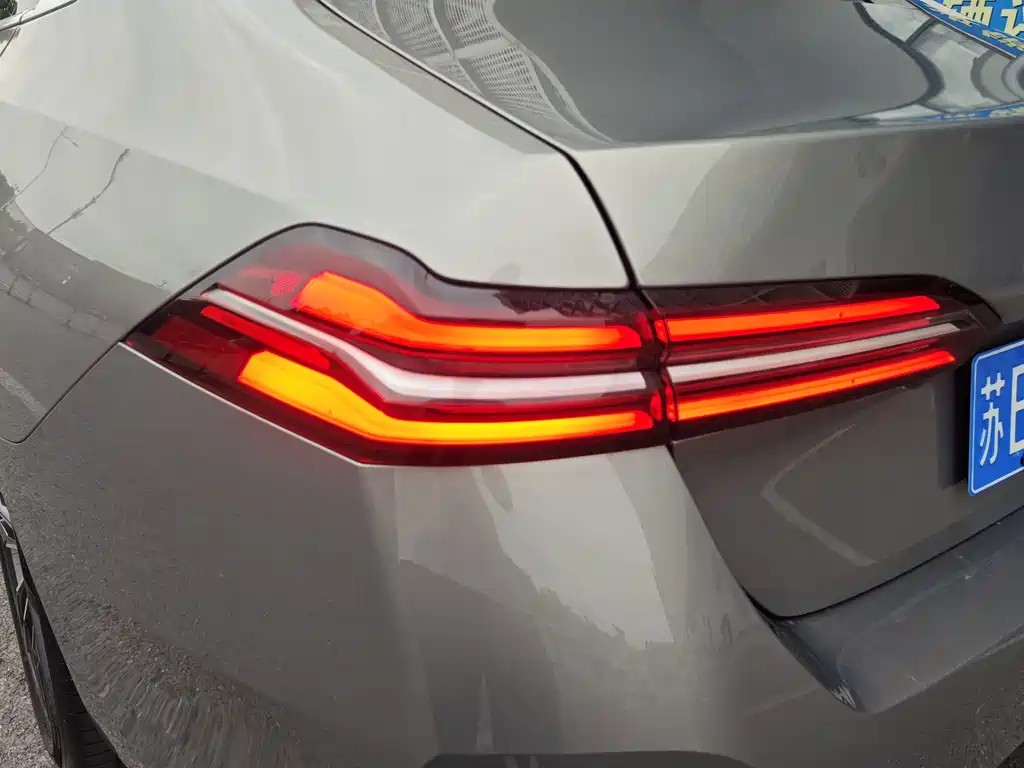 BMW 5 Series 2024 530Li Leading M Sports Package купить на сайте DeffCars