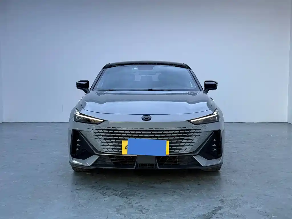 Changan UNI-V 2022 1.5T premium model купить на сайте DeffCars