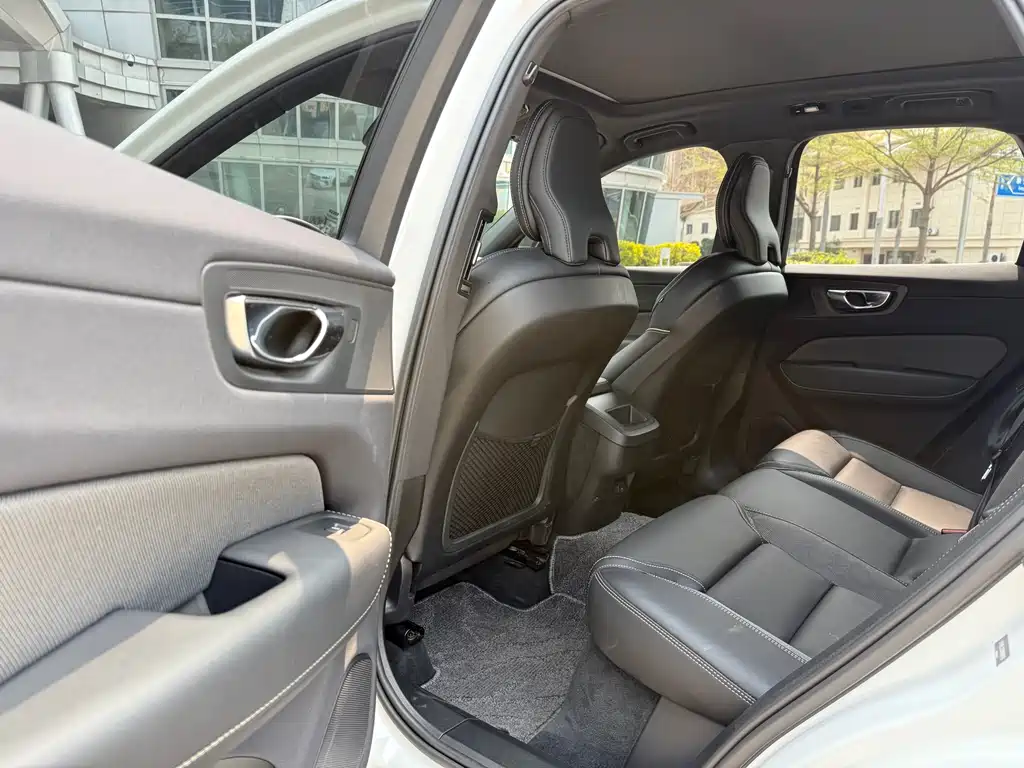 Volvo XC60 2022 B5 four-wheel drive Zhiyuan Sport Edition купить на сайте DeffCars