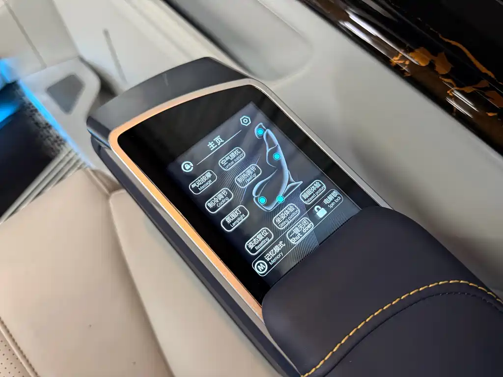 Vito 2023 2.0T Business Edition 7 seats купить на сайте DeffCars