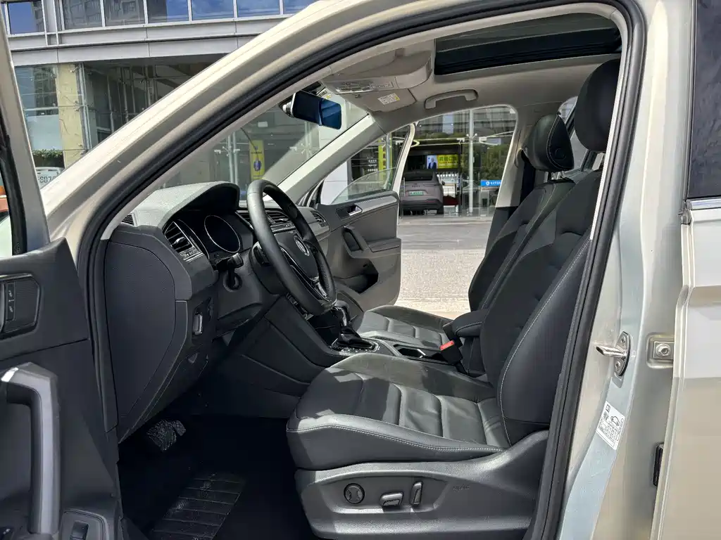 Tiguan L plug-in hybrid 2019 430PHEV hybrid luxury version купить на сайте DeffCars