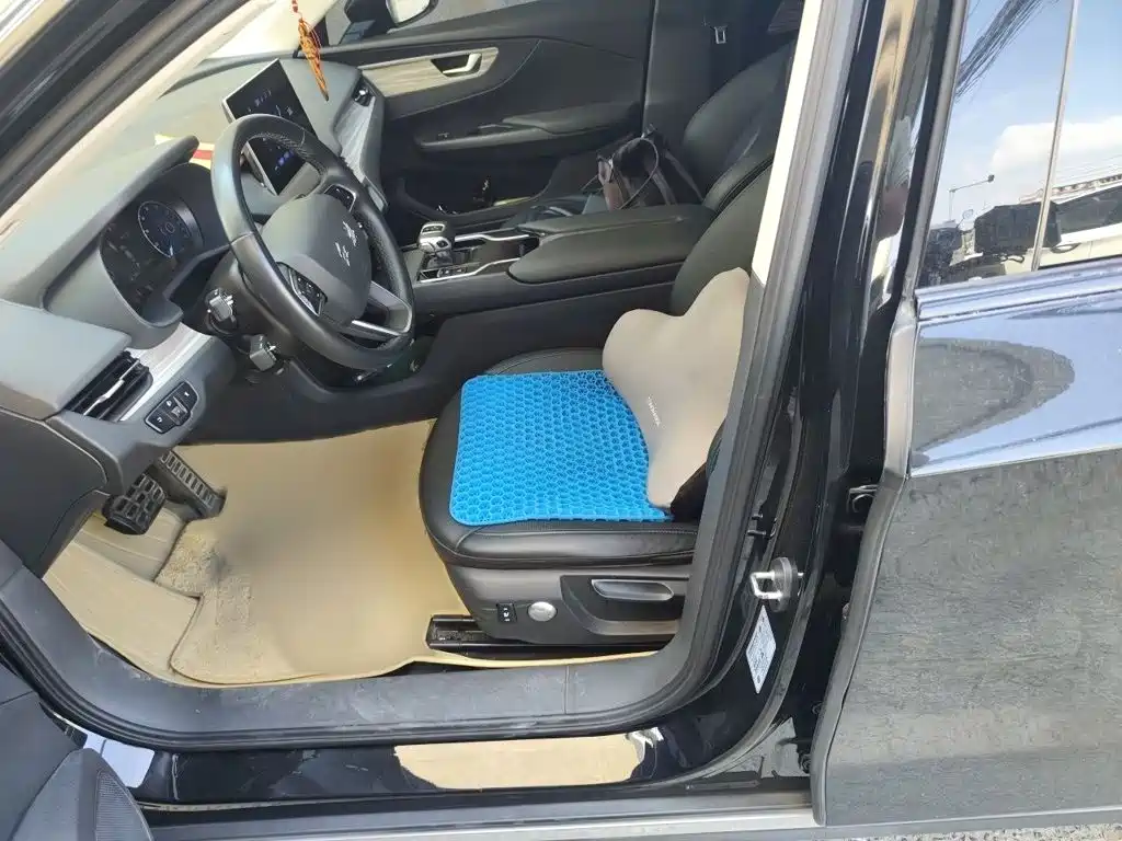 Hongqi E-QM5 2023 model 620km PLUS купить на сайте DeffCars