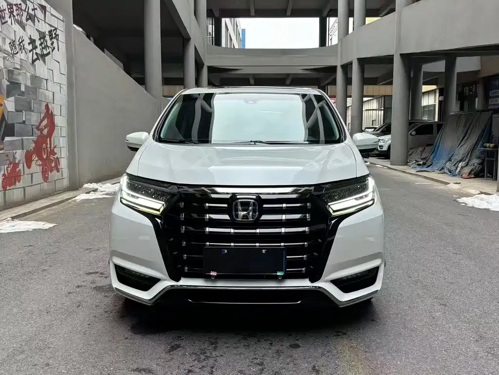 Alison 2022 2.0L e:HEV Deluxe Edition купить на сайте DeffCars