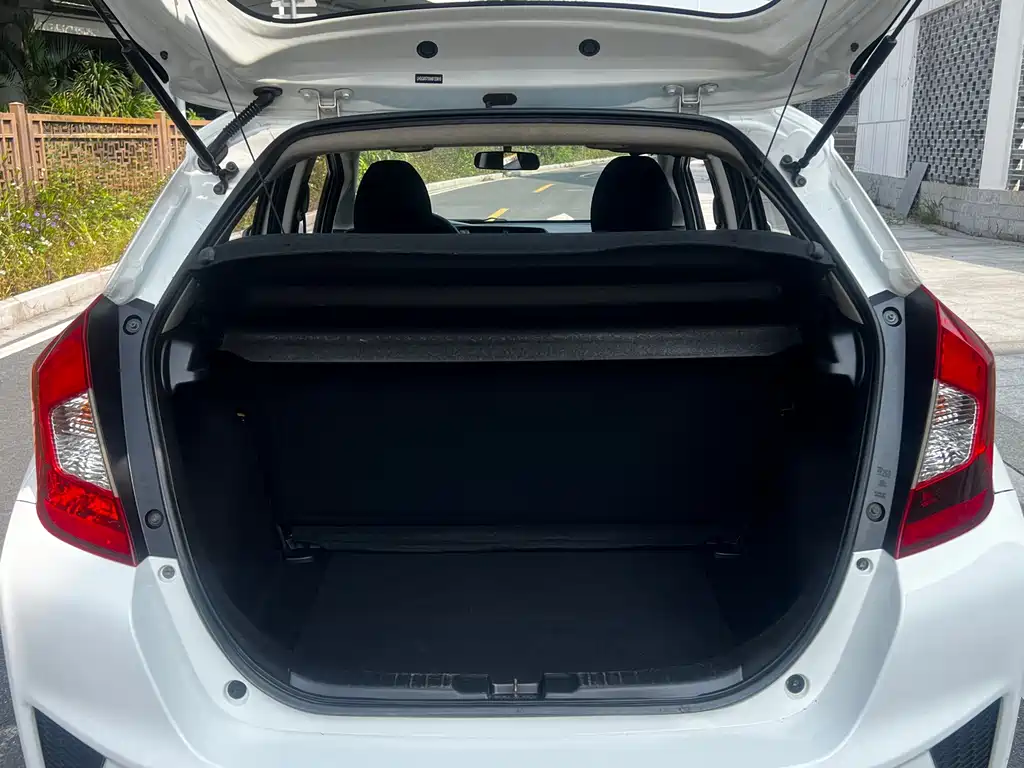 Fit 2016 1.5L LX manual comfort model купить на сайте DeffCars