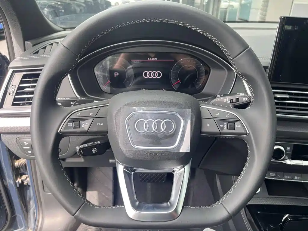 Audi Q5L 2026 45th Anniversary Collector's Edition 40 TFSI Luxury Dynamic купить на сайте DeffCars