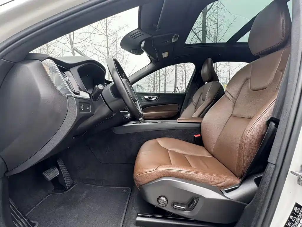 Volvo XC60 2021 T5 four-wheel drive Zhiyi Luxury Edition купить на сайте DeffCars