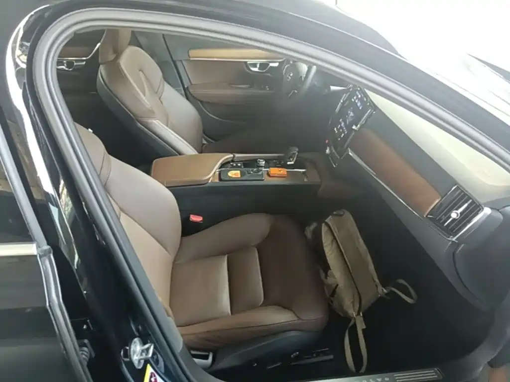 Volvo S90 2023 B5 Zhiyi Luxury Edition купить на сайте DeffCars