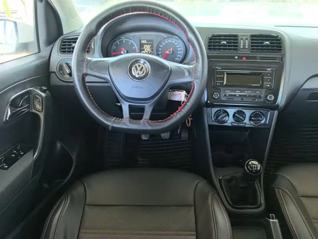Polo 2016 1.4L manual fashion model купить на сайте DeffCars