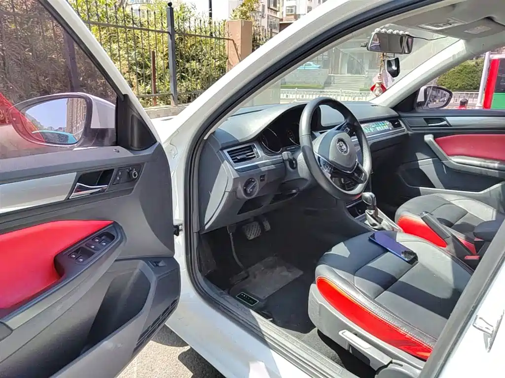 Bora 2018 1.5L automatic fashion model купить на сайте DeffCars