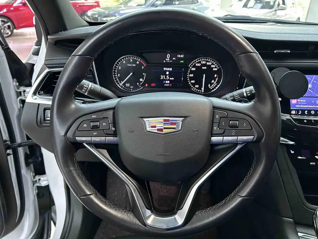 Cadillac XT6 2022 2.0T six-seat two-wheel drive luxury model купить на сайте DeffCars