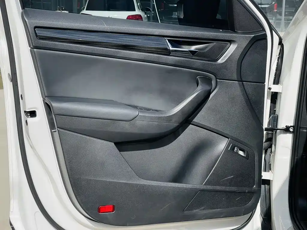 Kodiak 2021 TSI330 5-seater two-wheel drive luxury premium version купить на сайте DeffCars