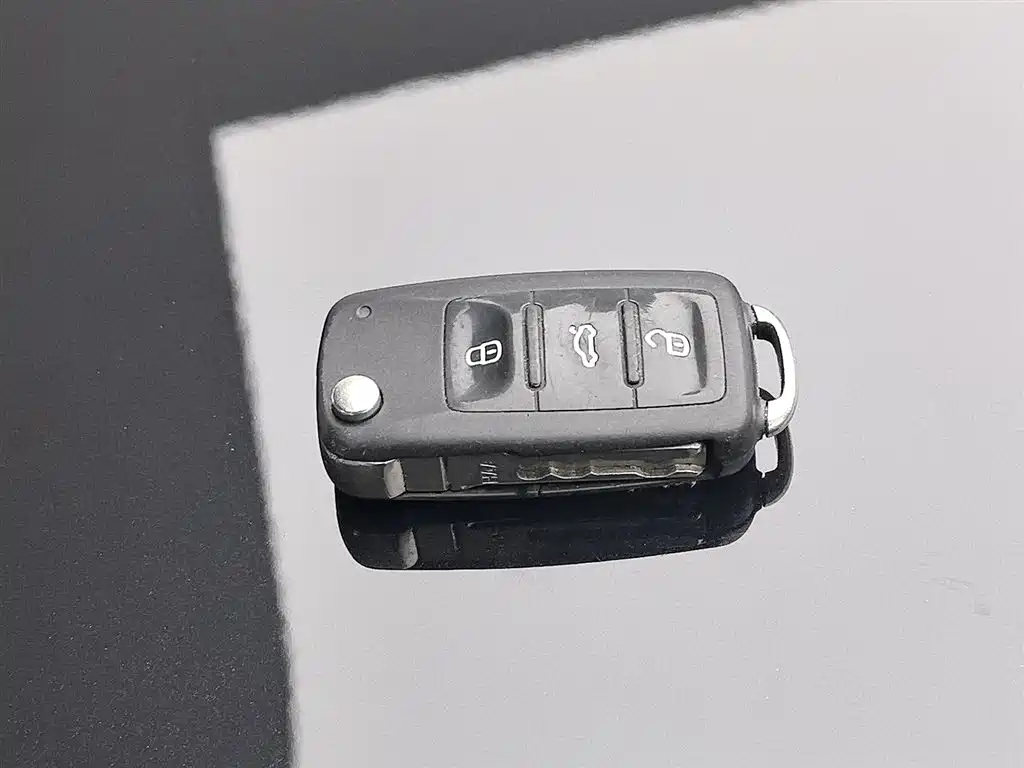 Lavida 2017 1.6L Manual Fashion Edition купить на сайте DeffCars