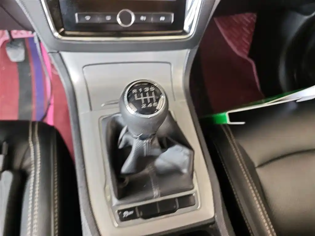 Roewe RX5 2020 20T Manual 4G Internet Million Model купить на сайте DeffCars