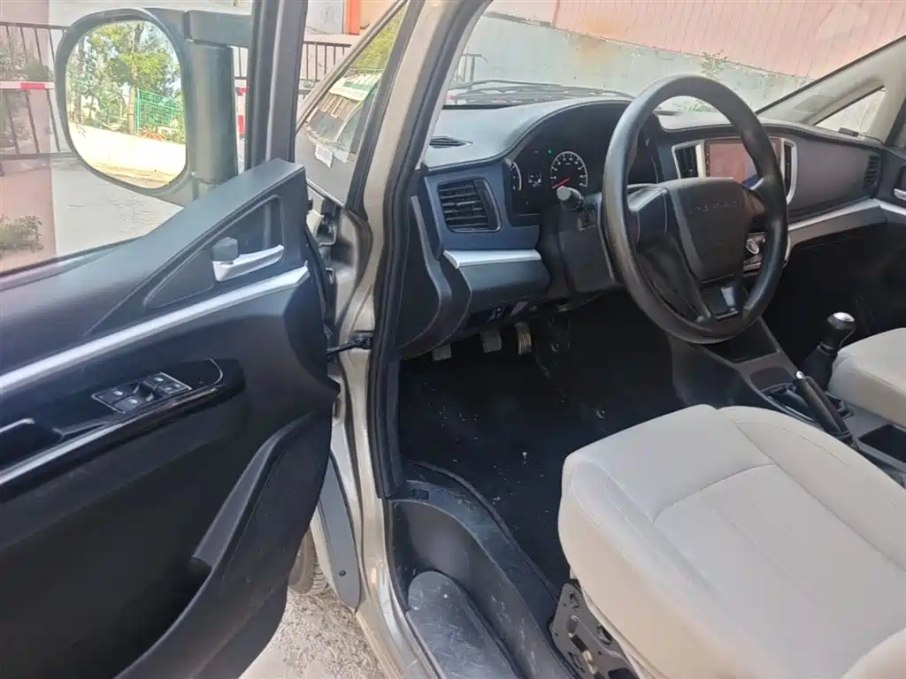 Lingzhi 2023 M5 1.6L practical 5-seater купить на сайте DeffCars