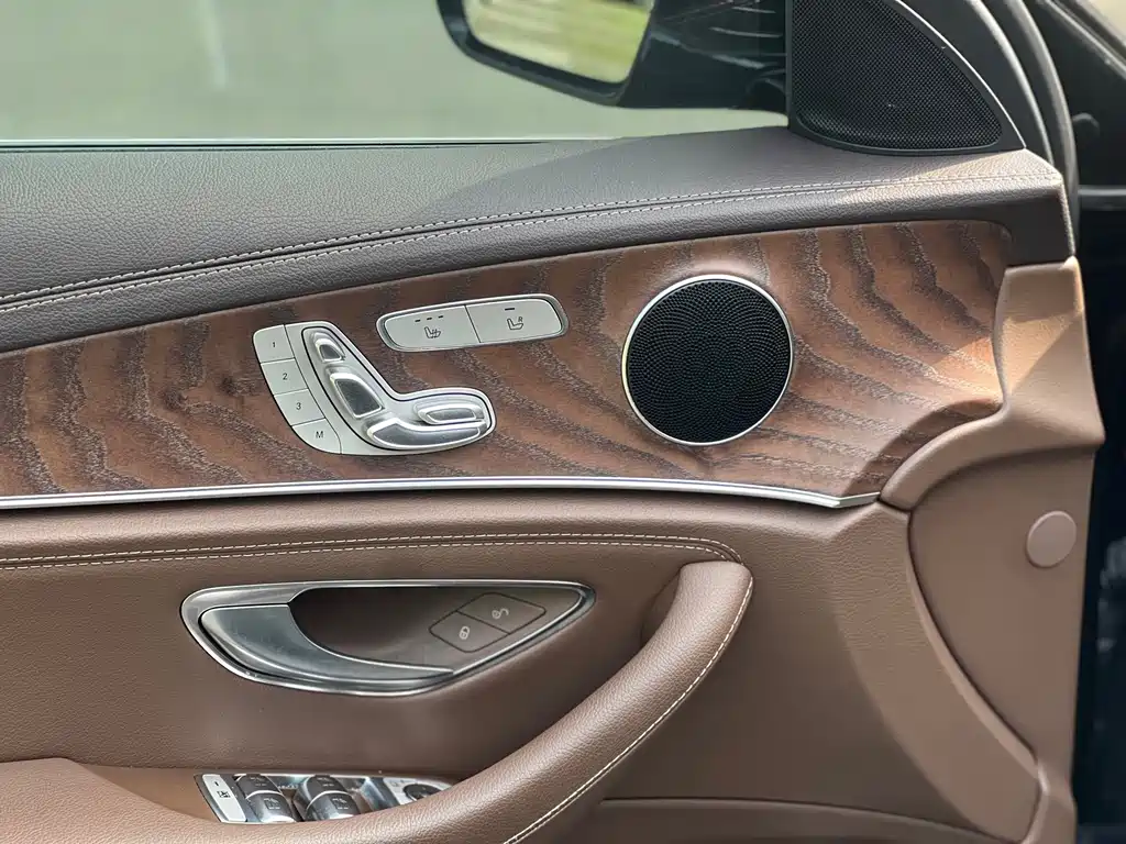 Mercedes-Benz E-Class New Energy 2023 E 350 e L plug-in hybrid sedan купить на сайте DeffCars
