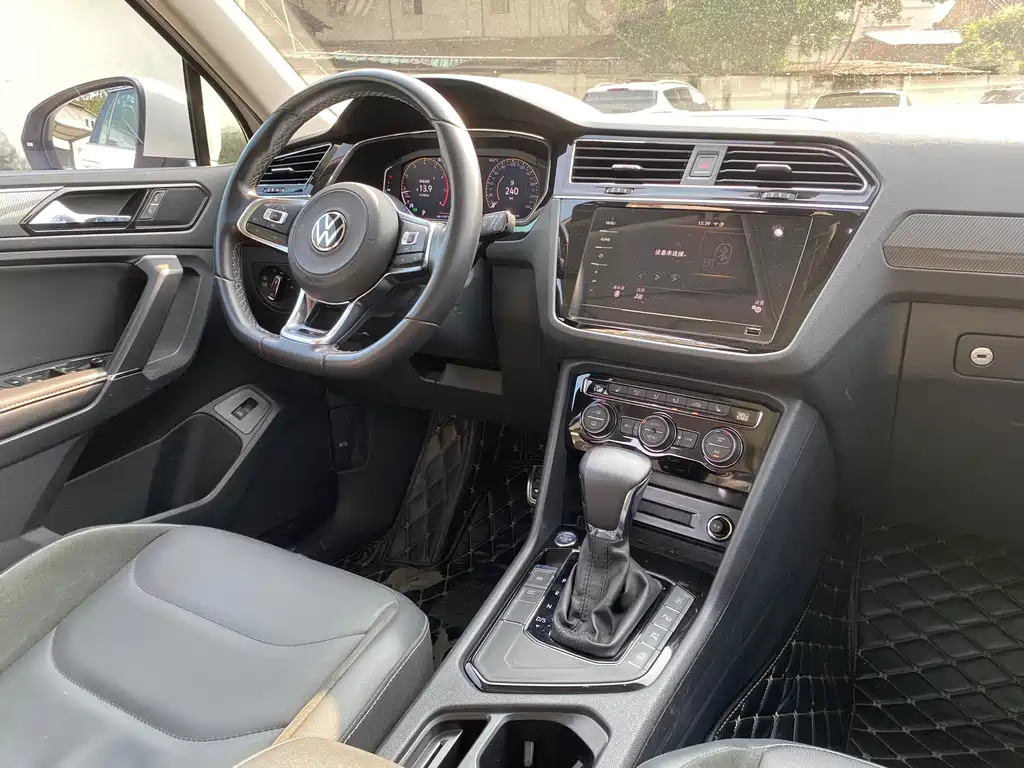 Tiguan L 2021 330TSI automatic two-wheel drive R-Line version купить на сайте DeffCars