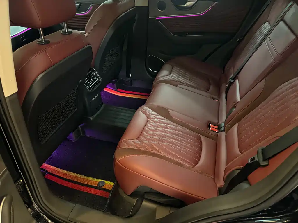 Hongqi HS5 2023 2.0T Qixiang Pro version купить на сайте DeffCars