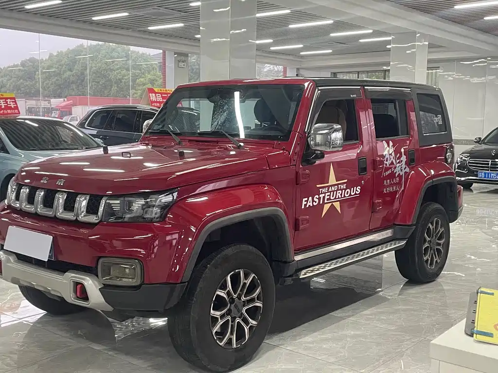Beijing off-road BJ40 2020 2.0T automatic two-wheel drive city hunter version knight type купить на сайте DeffCars