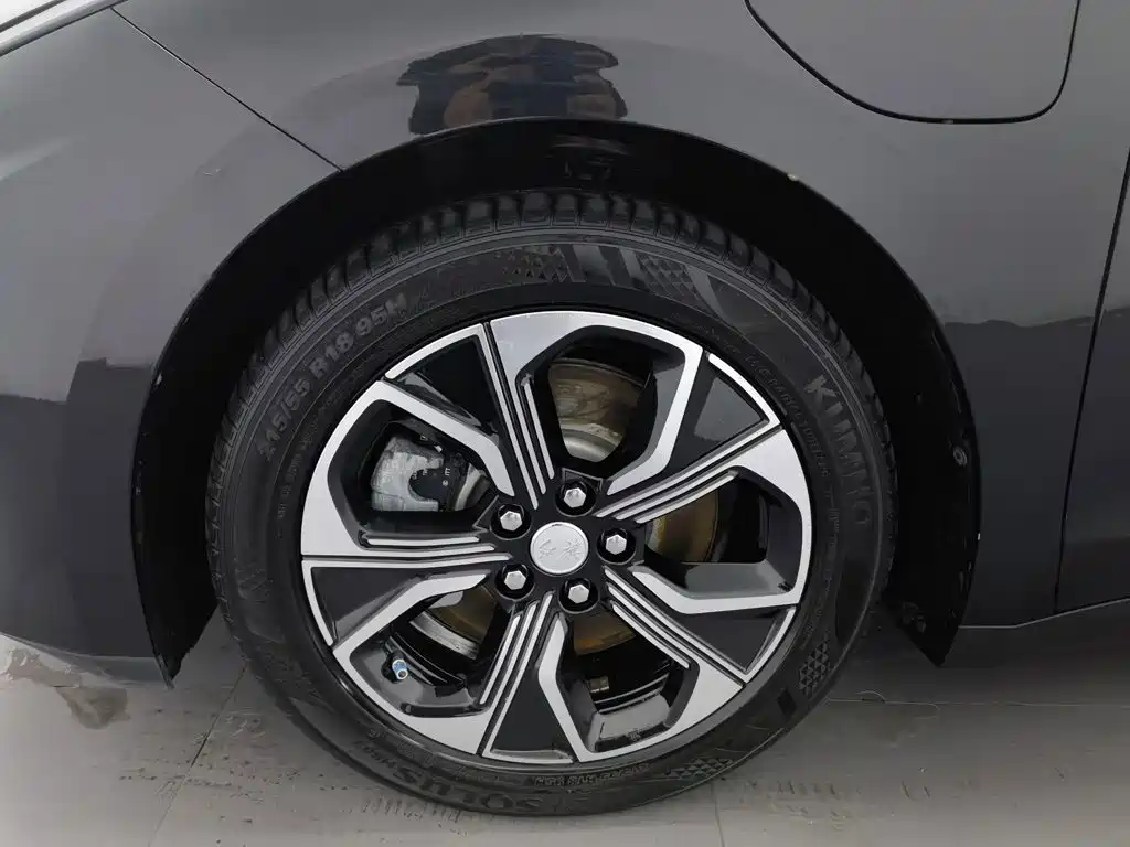 Hongqi E-QM5 2021 Charging Qiyue Edition купить на сайте DeffCars