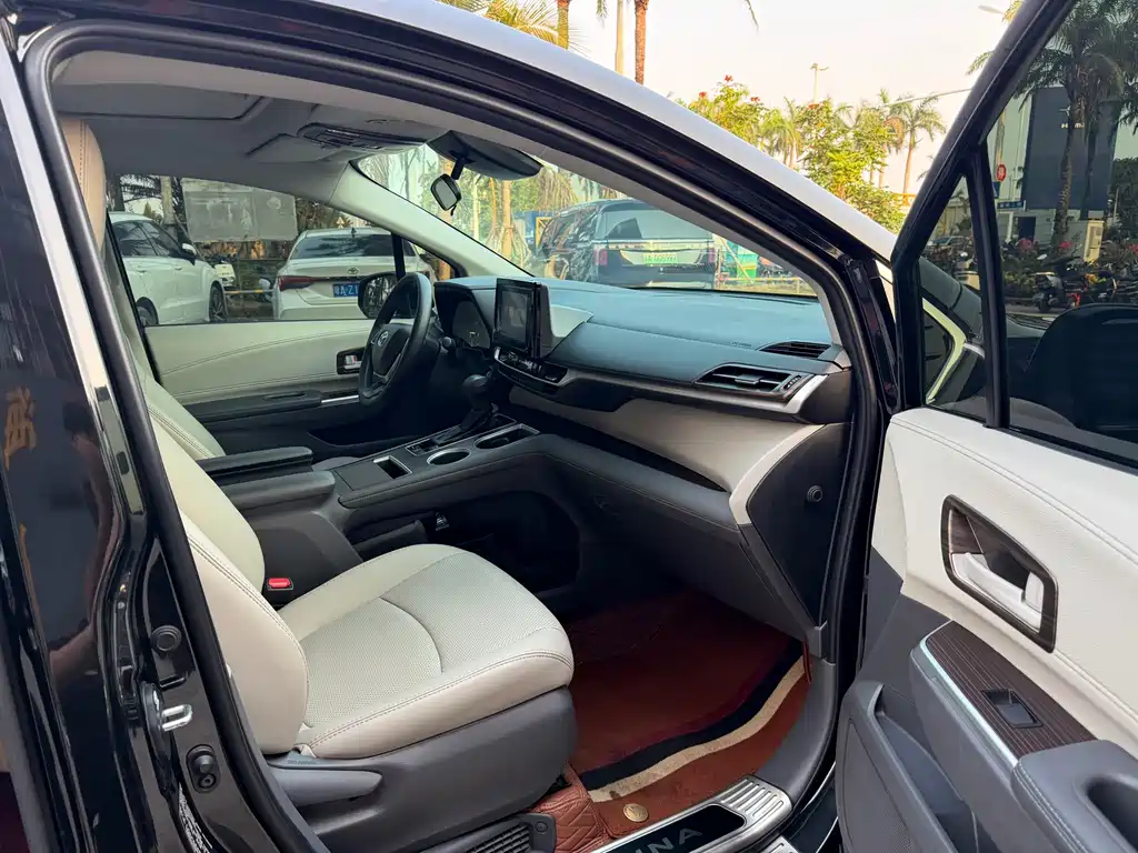 SIENNA 2023 2.5L Hybrid Comfort Edition купить на сайте DeffCars