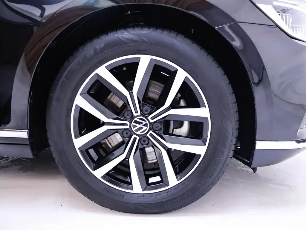 Magotan 2023 2 million commemorative edition 330TSI DSG leading model купить на сайте DeffCars