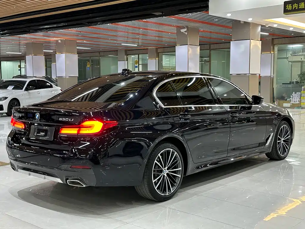 BMW 5 Series 2022 530Li Leading M Sports Package купить на сайте DeffCars