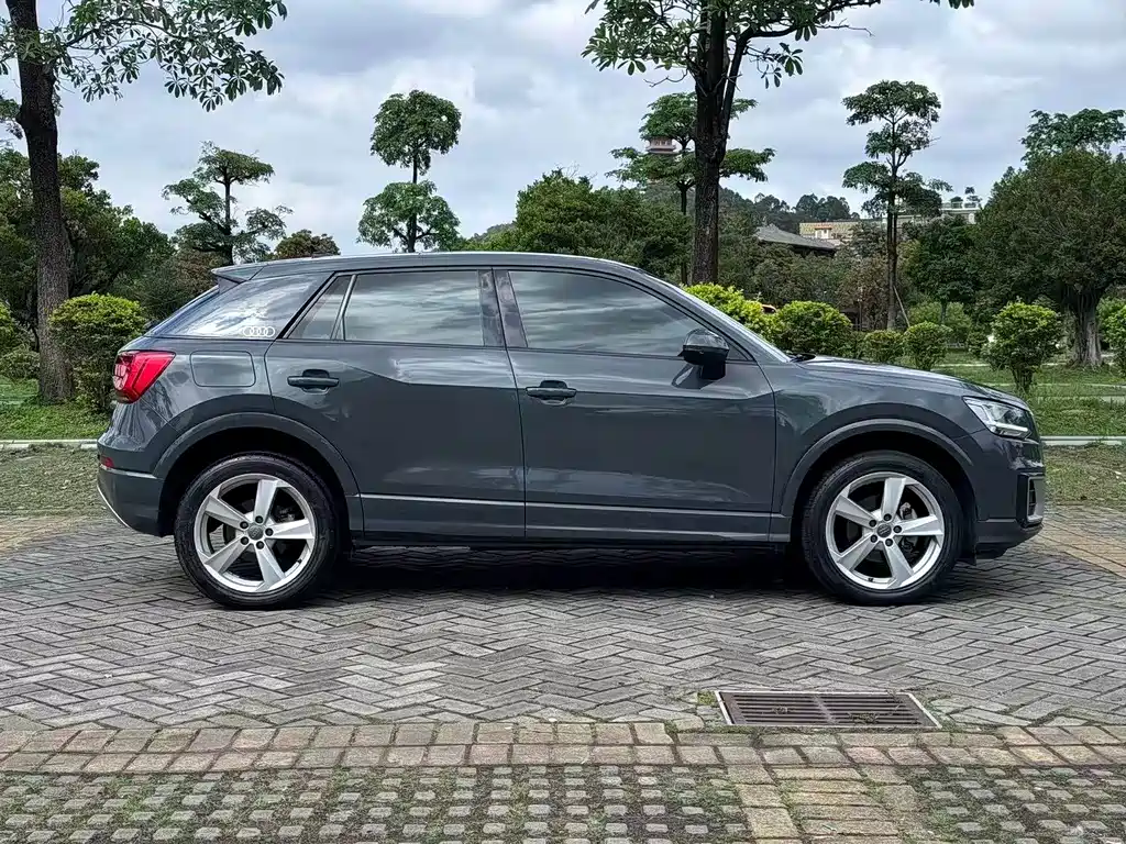 Audi Q2L 2021 35 TFSI fashionable and dynamic купить на сайте DeffCars
