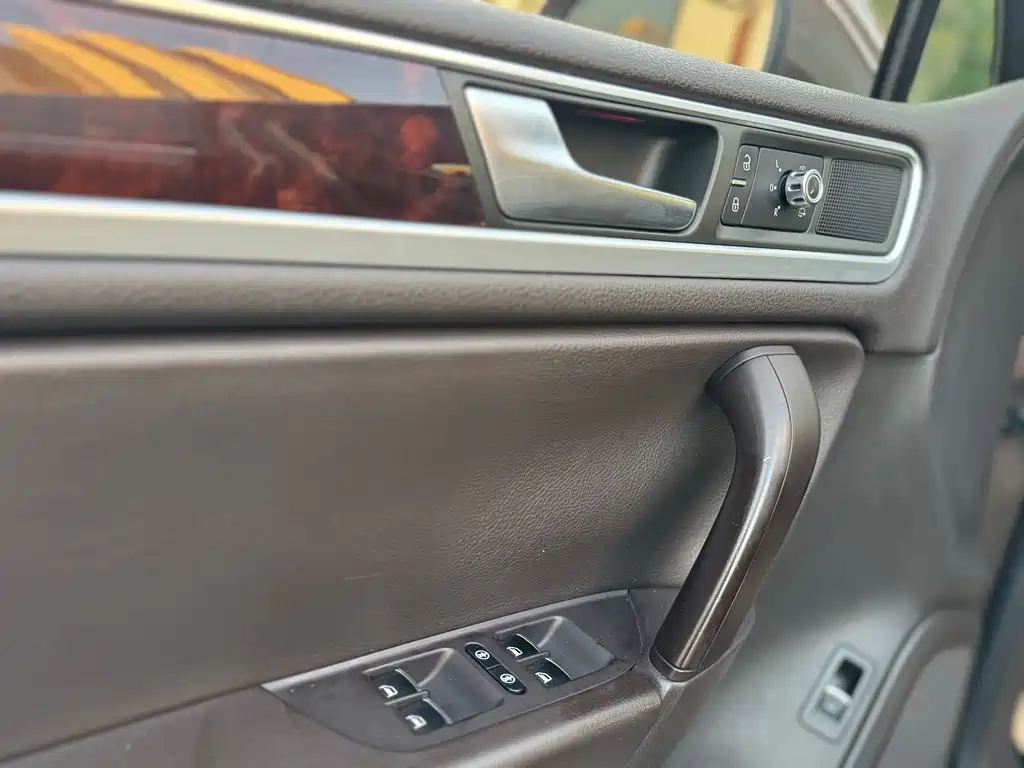 Touareg 2011 3.0TDI diesel standard model купить на сайте DeffCars