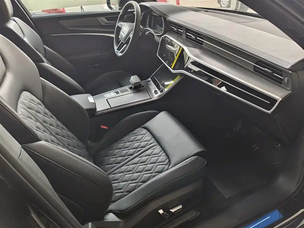 Audi A6L 2025 45 TFSI Premium Dynamic Model купить на сайте DeffCars