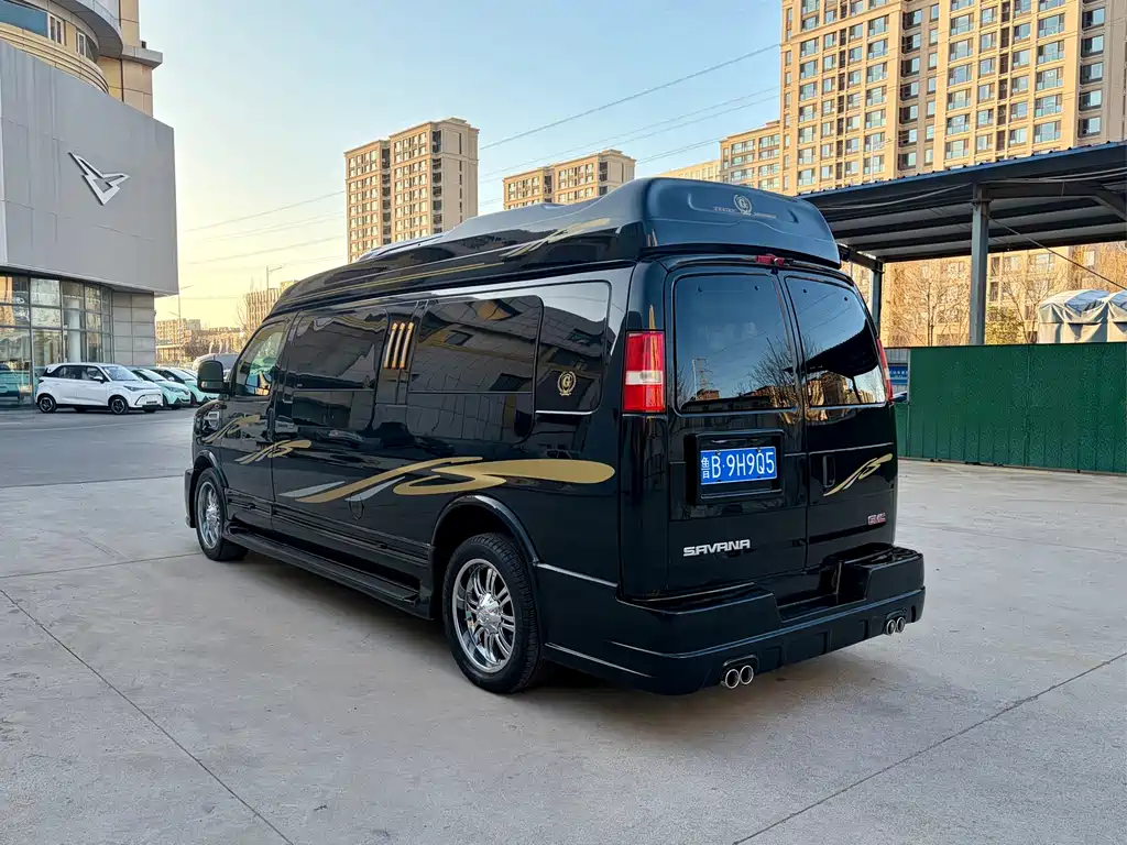 SAVANA 2017 6.0L 3500 Executive Edition купить на сайте DeffCars