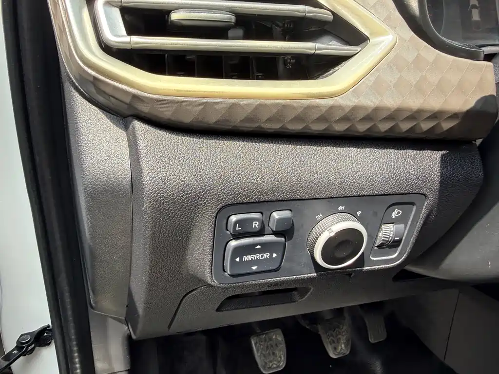 Baodian 2022 2.5T diesel four-wheel drive exclusive version long axis JX4D25A6L купить на сайте DeffCars