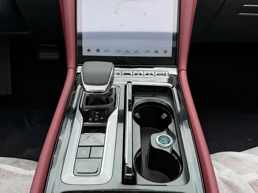 Hongqi H5 2025 1.5T DCT Flag Rhyme Edition купить на сайте DeffCars