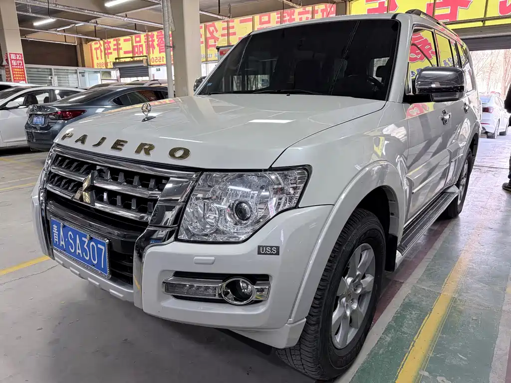 Pajero imported 2020 3.0L automatic standard version купить на сайте DeffCars