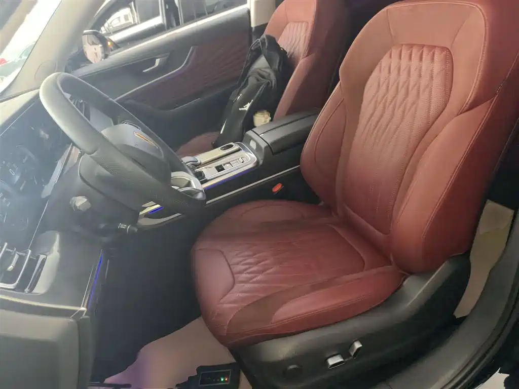Hongqi HS5 2023 2.0T Qixiang Pro version купить на сайте DeffCars