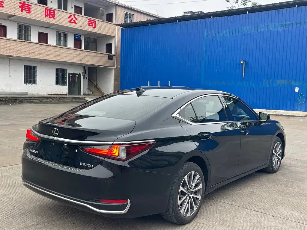 Lexus ES 2023 200 Excellence Edition купить на сайте DeffCars