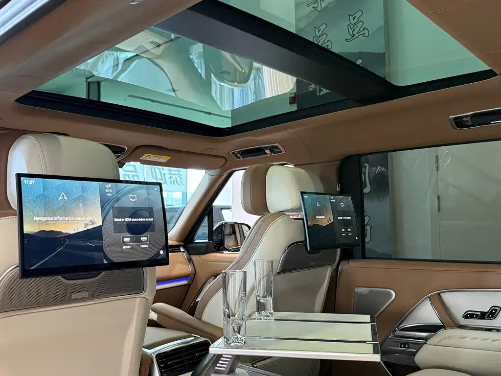 Range Rover 2023 4.4 V8 SV Honor Creation Extended Edition купить на сайте DeffCars