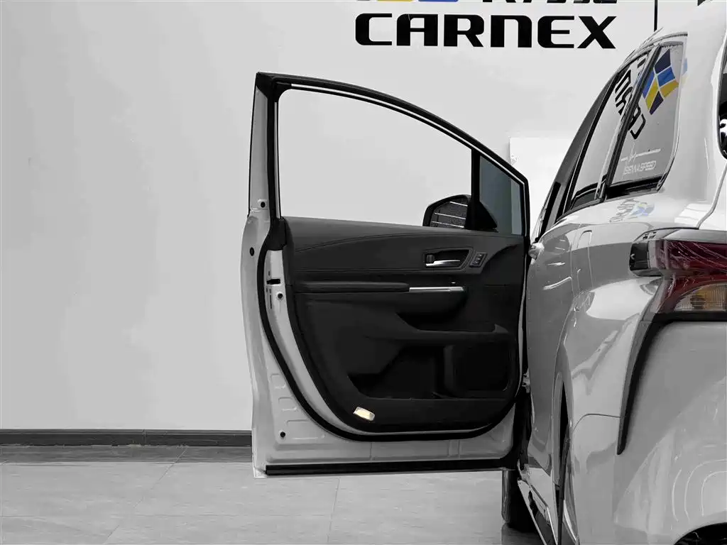 SIENNA 2023 2.5L Hybrid Platinum Edition купить на сайте DeffCars