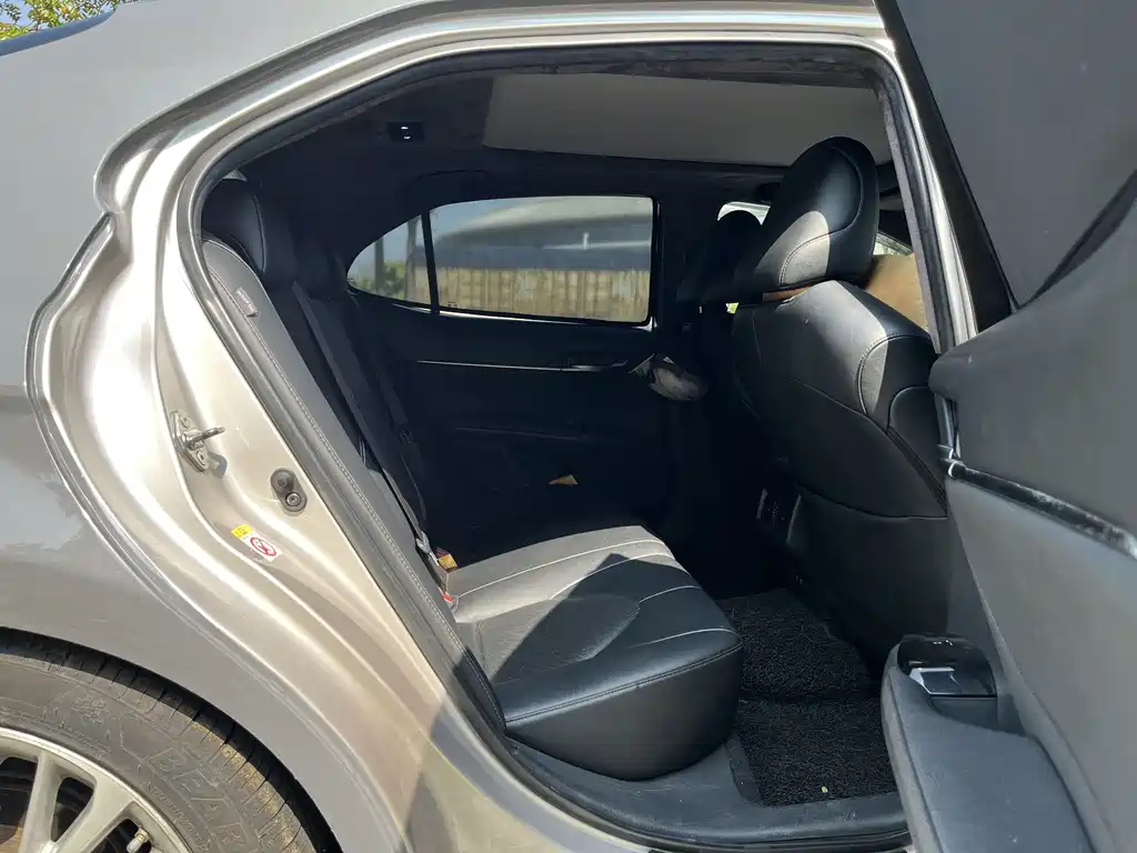 Camry 2018 2.5G Deluxe Edition купить на сайте DeffCars