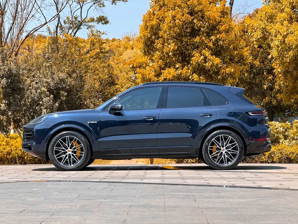 Cayenne New Energy 2024 Cayenne E-Hybrid 2.0T купить на сайте DeffCars