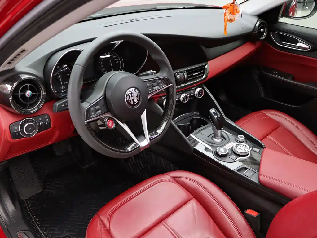 Giulia Juliet 2018 2.0T 200HP Luxury Edition Carbon Fiber Limited Edition купить на сайте DeffCars