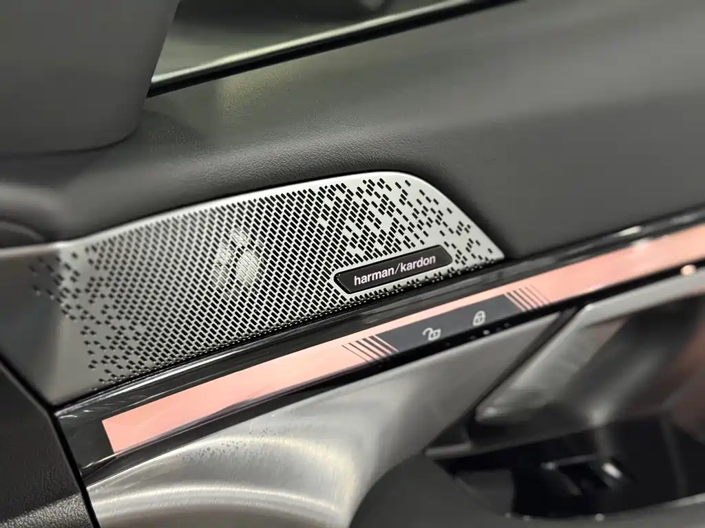 BMW 5 Series 2026 530Li Leading M Sports Package купить на сайте DeffCars
