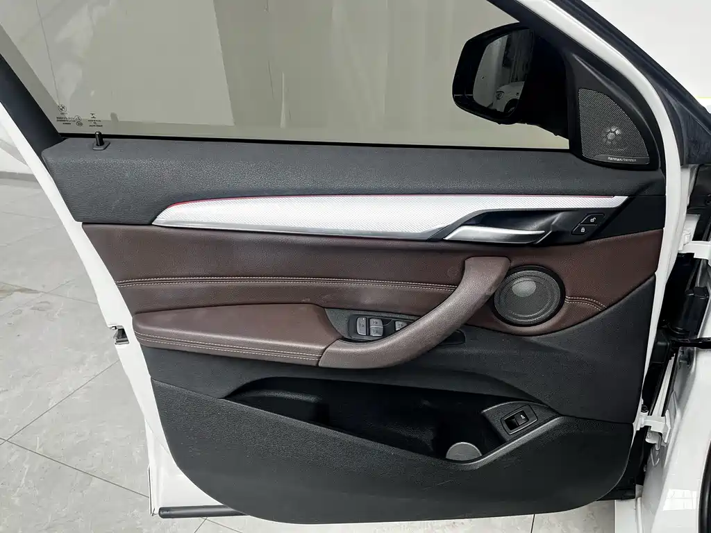 BMW X2 2021 sDrive25i leading M sports package купить на сайте DeffCars