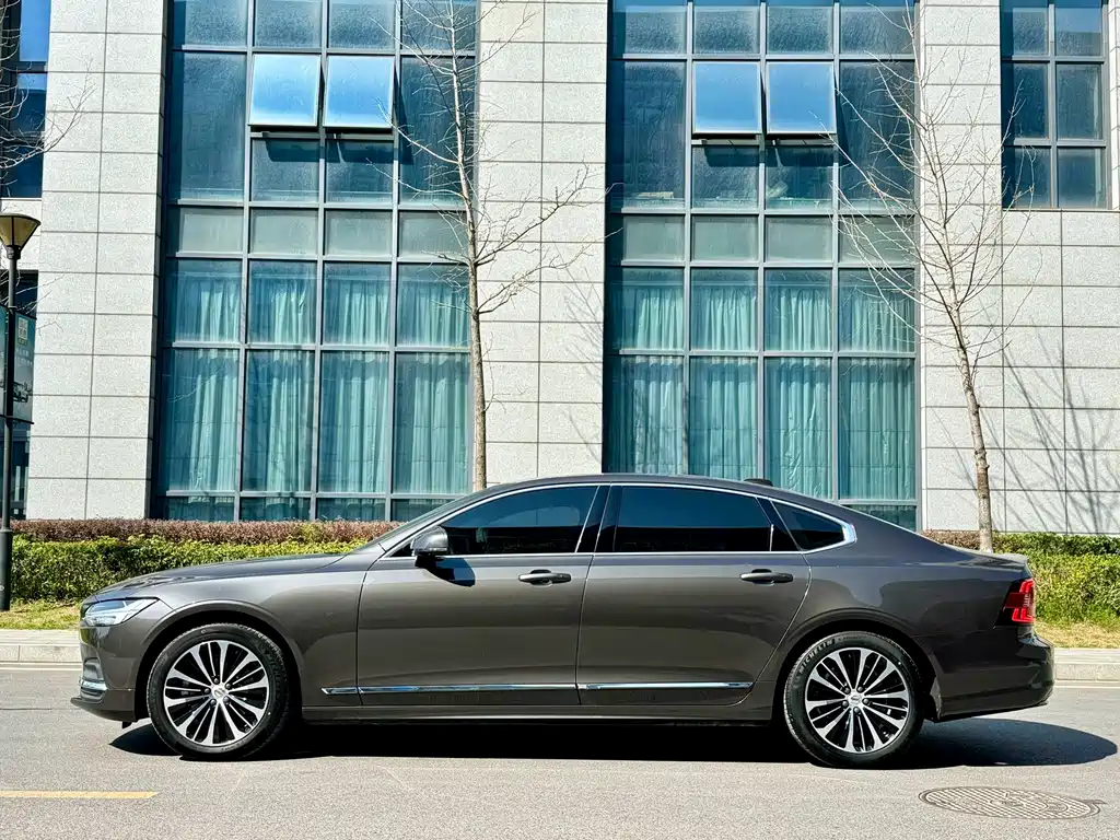 Volvo S90 2025 B5 Zhiyi Luxury Edition купить на сайте DeffCars