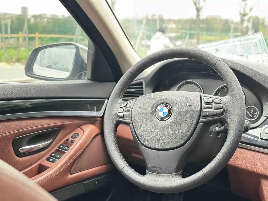 BMW 5 Series 2013 520Li Elegant купить на сайте DeffCars