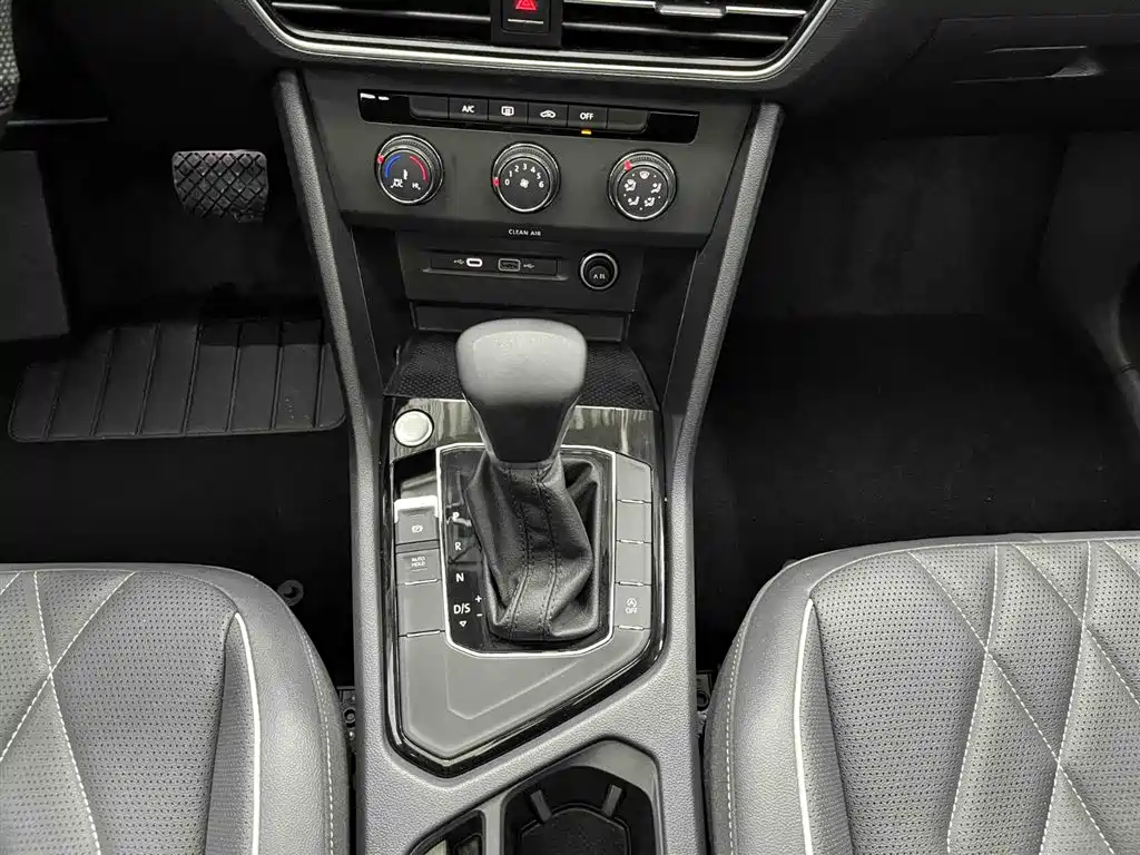 Tiguan L 2023 280TSI automatic two-wheel drive Chaochuang limited edition купить на сайте DeffCars